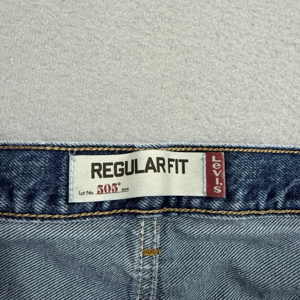 Vintage Levis 505 Regular Fit Jeans Mens 40x32 Blue Faded Denim Straight Leg y2k